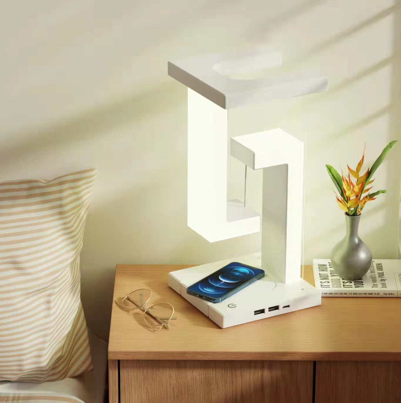 Creative Smartphone Wireless Table Lamp